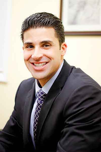 headshot of Jonathan Mendia, DMD